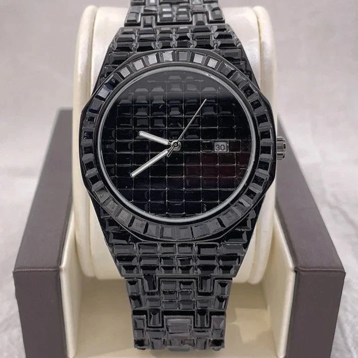 Montre noire brillante