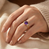 Bague en or avec améthyste à tige fendue — Doumira