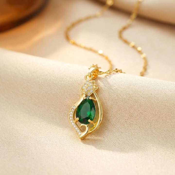 Collier Pendentif Goutte d'Eau en Émeraude Dorée — Doumira