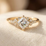 Bague Solitaire Carrée en Or — Doumira