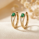 Boucles d'oreilles créoles en or avec accents en émeraude — Doumira