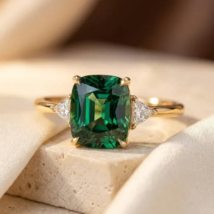 Bague Solitaire en Or avec Coussin — Doumira
