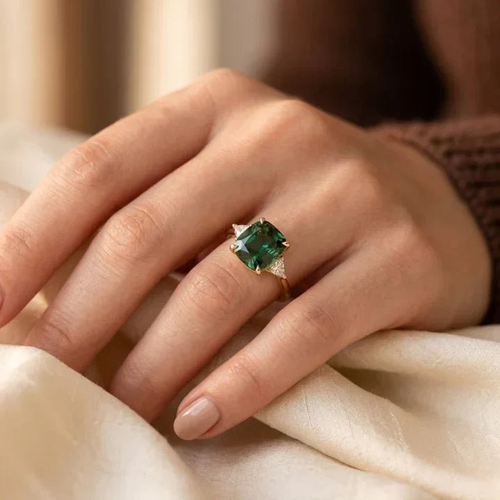 Bague Solitaire en Or avec Coussin — Doumira