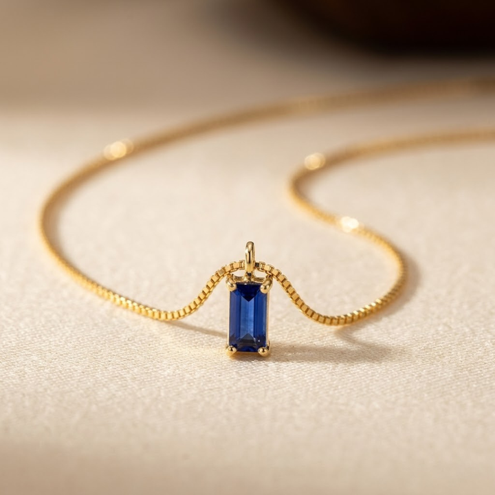 Collier Minimaliste en Or et Saphir — Doumira