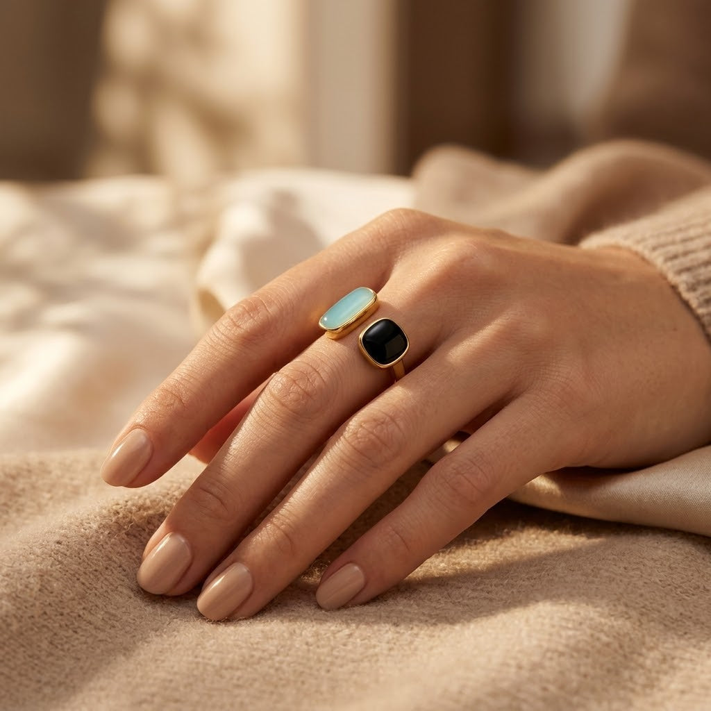 Bague ouverte en or à deux pierres — Doumira