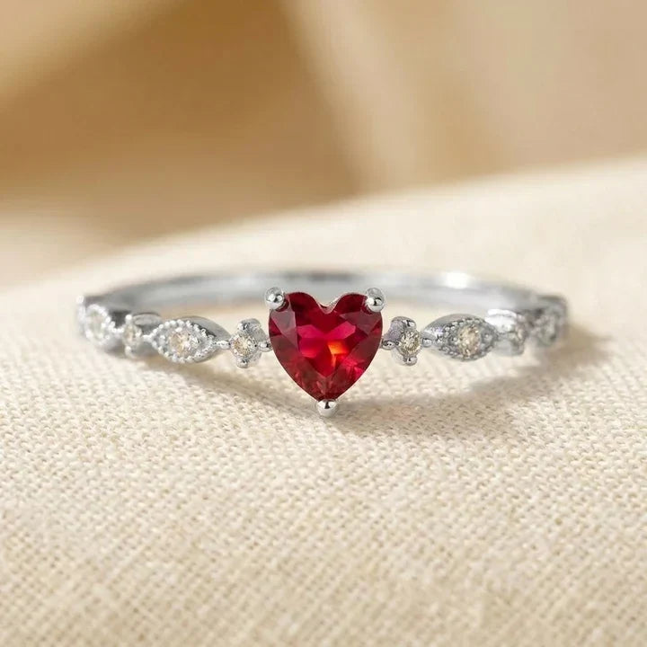 Bague en Or et Rubis en Forme de Cœur — Doumira