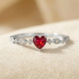 Bague en Or et Rubis en Forme de Cœur — Doumira