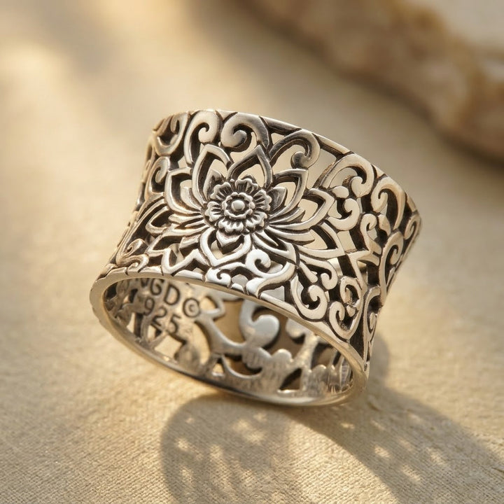 Bague en Filigrane Argenté Ornée — Doumira