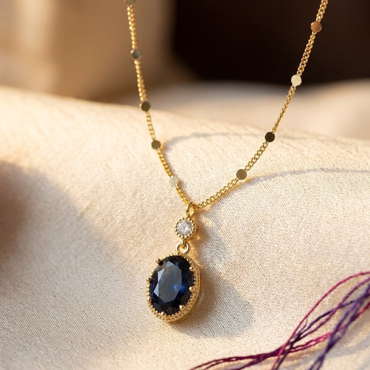 Collier Pendante Ovale en Or et Saphir — Doumira