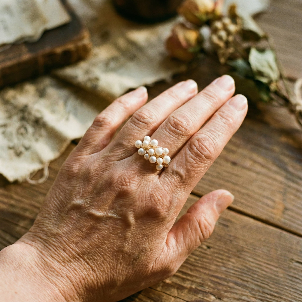 Bague Vintage avec des Perles Lumineuses — Doumira