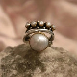 Bague rétro avec couronne en argent et perles — Doumira