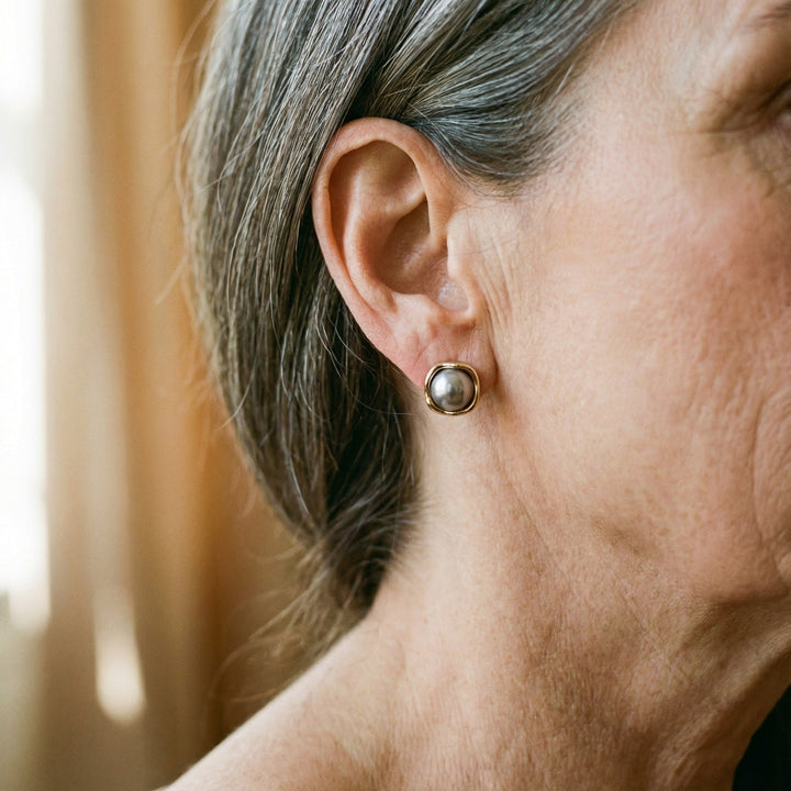 Boucles d'oreilles élégantes en perle noire — Doumira