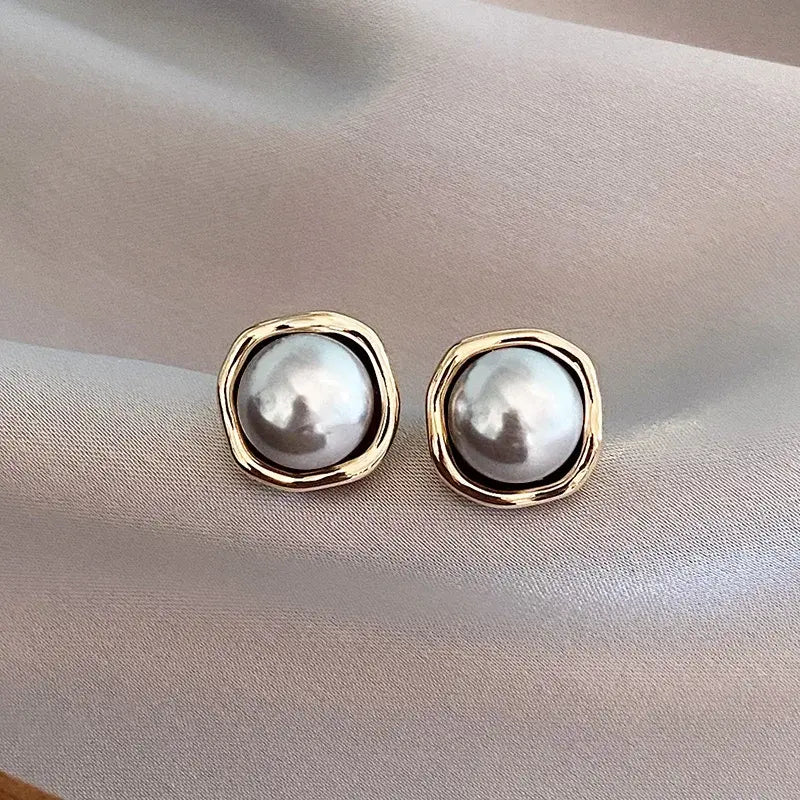 Boucles d'oreilles élégantes en perle noire — Doumira