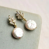 Boucles d'oreilles élégantes en perles baroques — Doumira