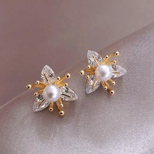 Boucles d'oreilles en fleurs avec cristaux et perles — Doumira