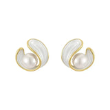 Boucles d'oreilles pendantes luxueuses en opale blanche et perles en or — Doumira