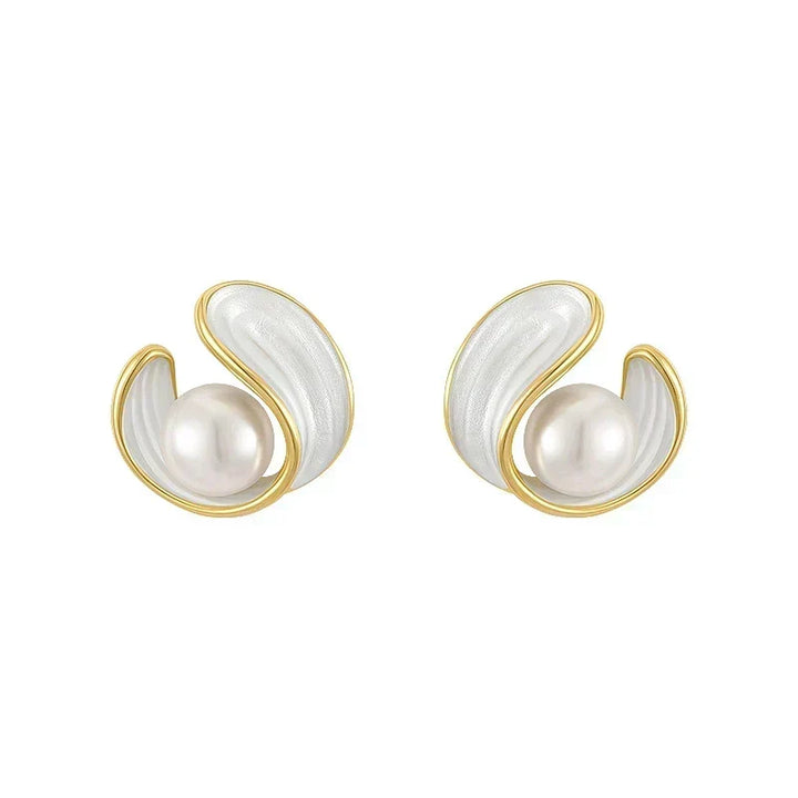 Boucles d'oreilles pendantes luxueuses en opale blanche et perles en or — Doumira