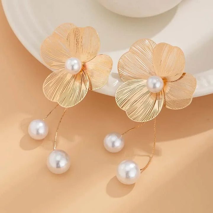 Boucles d'oreilles vintage avec fleurs et perles dorées — Doumira