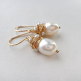 Boucles d'oreilles vintage en perles avec des fils dorés — Doumira