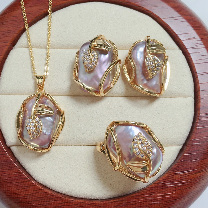 Collier complet + Boucles d'oreilles en perles d'eau douce dorées — Doumira