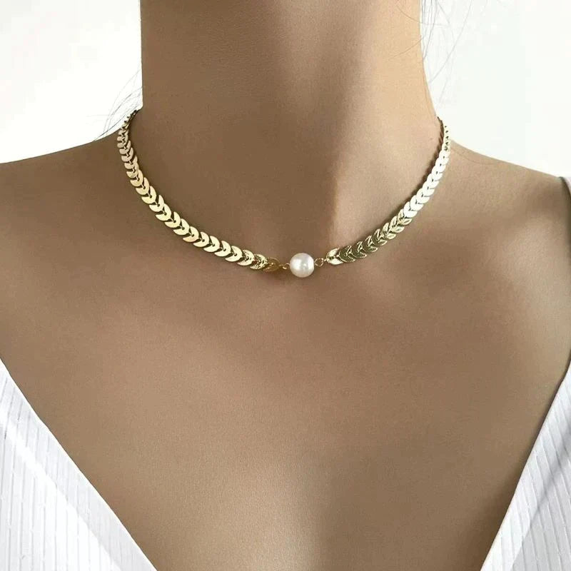 Collier grec avec perle en or — Doumira