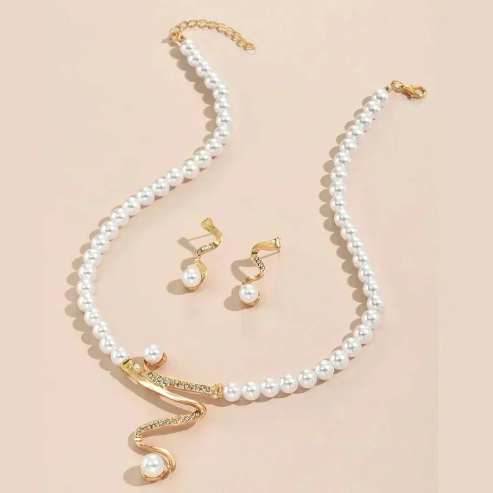 Ensemble cadeau en perles naturelles : collier et boucles d'oreilles — Doumira
