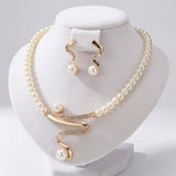 Ensemble cadeau en perles naturelles : collier et boucles d'oreilles — Doumira