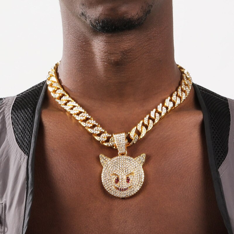 Collier rappeur bling bling — Doumira