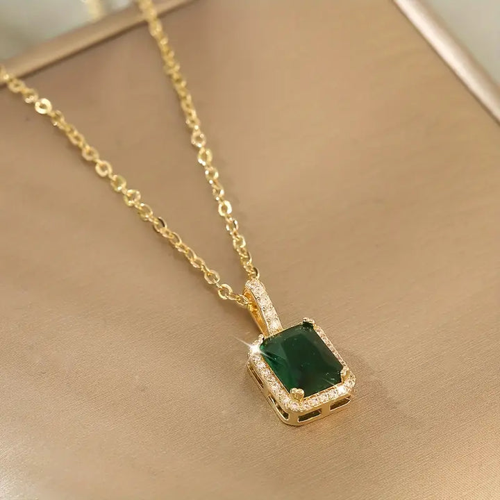 Collier Rectangulaire Halo en Or et Émeraude — Doumira