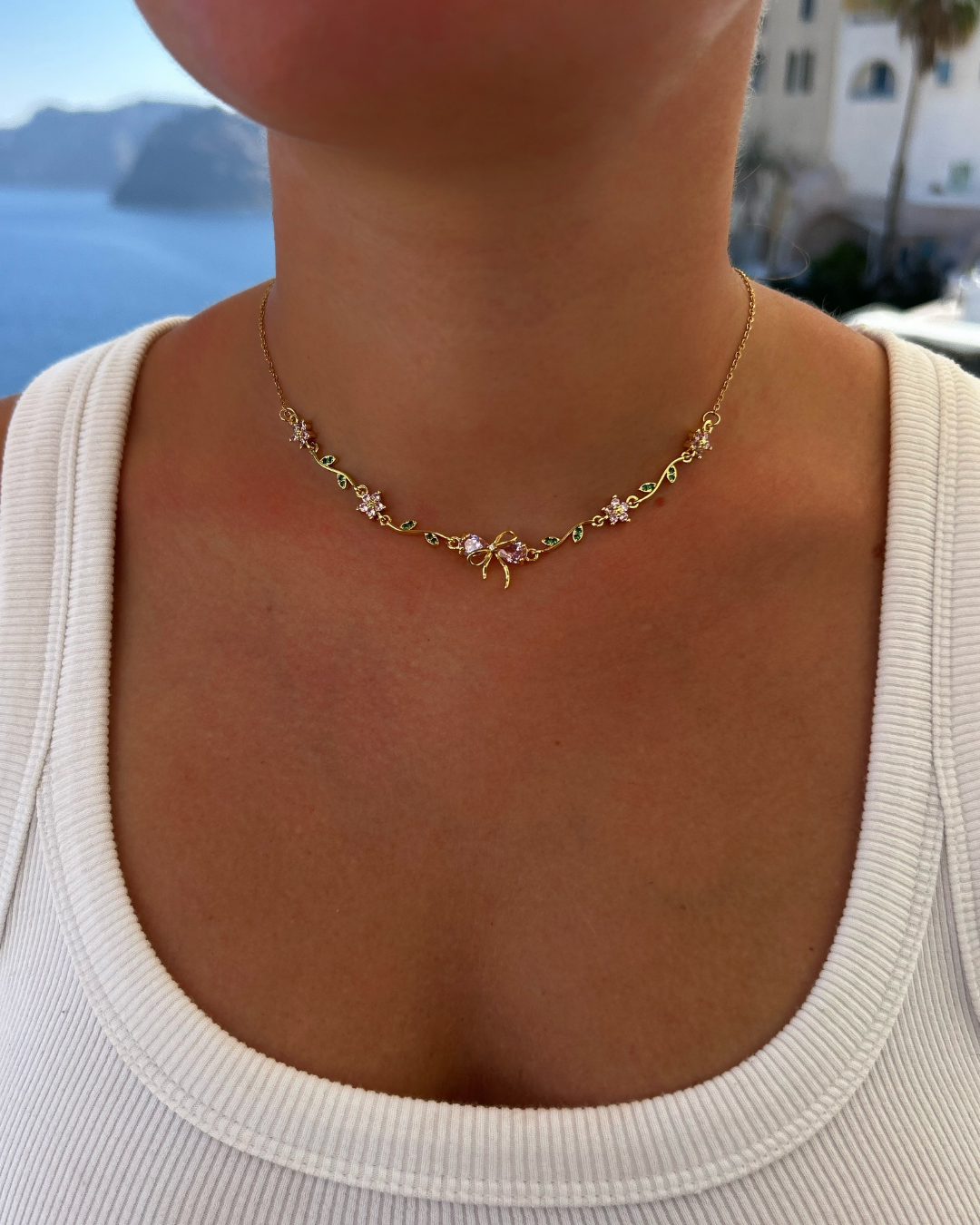 COLLIER PRETTY