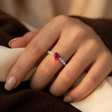 Bague en Or et Rubis en Forme de Cœur — Doumira