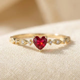 Bague en Or et Rubis en Forme de Cœur — Doumira