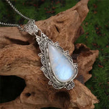 Collier Pendentif en Pierre de Lune Antique | Or — Doumira