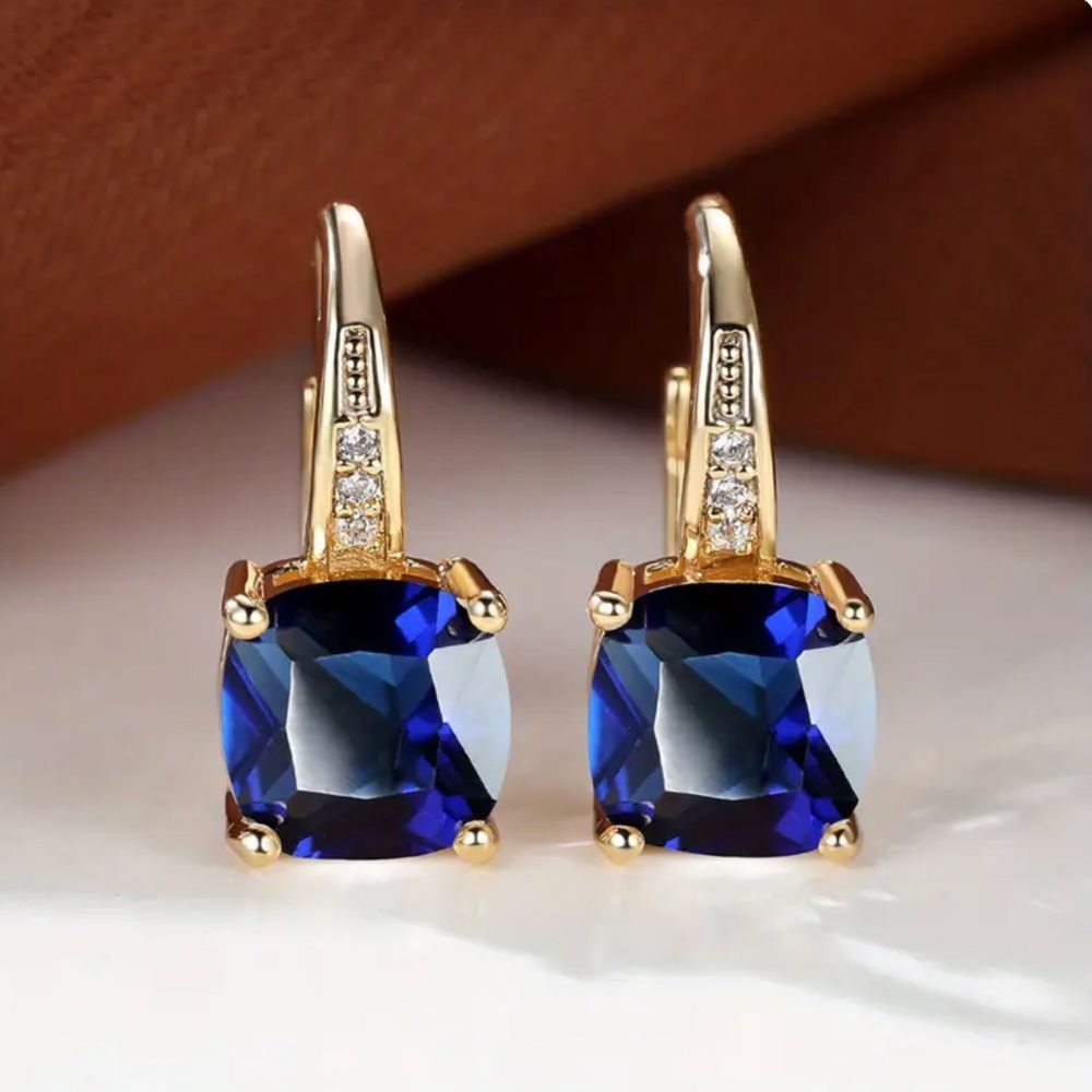 Boucles d'oreilles créoles en pierre saphir mystique — Doumira