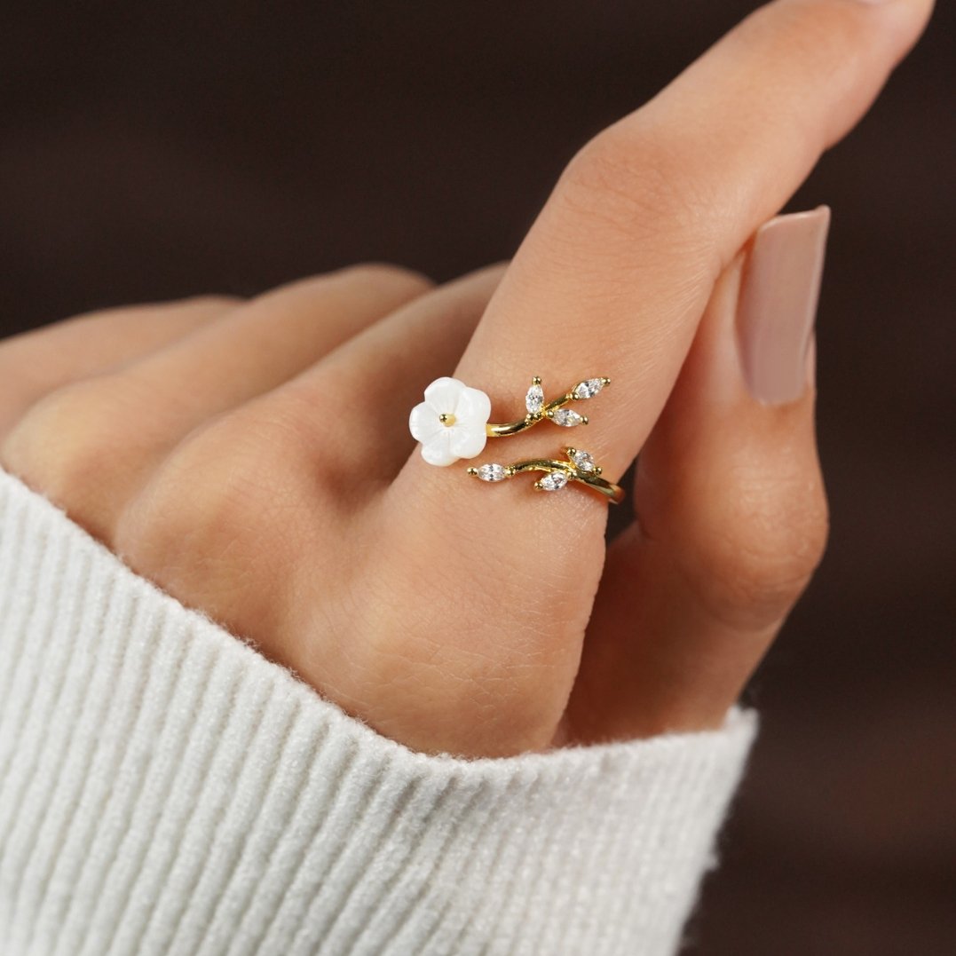 Bague Ouverte en Or avec Fleurs et Feuilles — Doumira